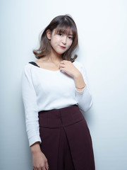 春 夏 ウェーブヘア  ミディアムヘア 女性