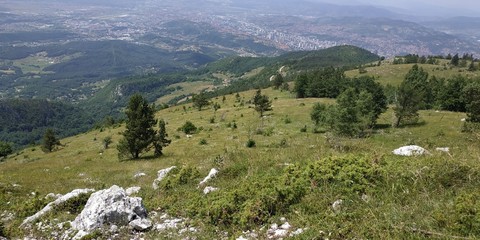 Fototapeta na wymiar View from the mountain to the valley