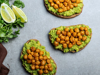sandwich toast with avocado and roasted chickpeas