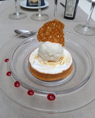 pancakes with cream and jam