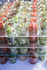 Fototapeta na wymiar Catering auf einer Veranstaltung Salat gemischt