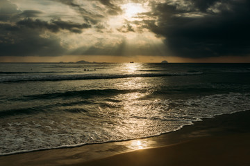 Obraz premium Beautiful sunrise, sunset of the sun through the clouds