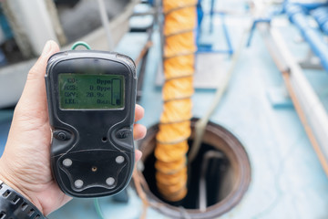 Confined work Measure air Before going to work Suffocate Toxic gas, fatal danger LEL 100% In the factory