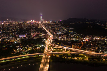 Fototapeta premium Skyline of taipei city in downtown Taipei, Taiwan.