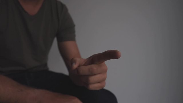 Finger zeigen / unterhlatung