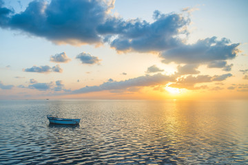 Boat and water.
Tunisian landscapes for endless space. Wide frames in intense color.