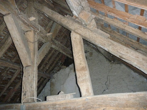 Combles am&eacute;nageables dans grange ancienne