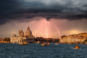 Venedig mit Sturm und Blitz - obrazy, fototapety, plakaty