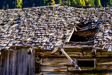 Obraz premium old wooden hut