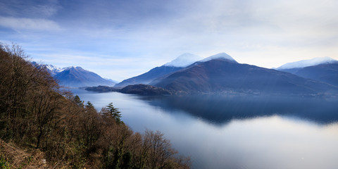 Obraz na płótnie Canvas paesaggio del lago di Como da Musso