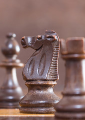 Scacchi fotografati su una scacchiera