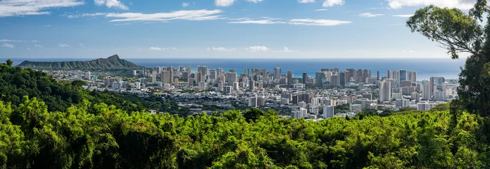 Fototapeten Wide panoramic image of Waikiki, Honolulu and Diamond Head from the Tantalus Overlook on Oahu, Hawaii © steheap