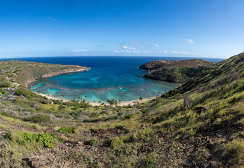 Fototapeta na wymiar Panoramic view of the clear water of Hanauma Bay nature preserve near Waikiki on Oahu, Hawaii