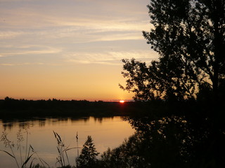 Naklejka premium sunset over lake