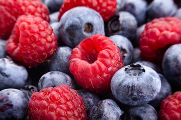 Fototapeta na wymiar raspberry blueberry mix