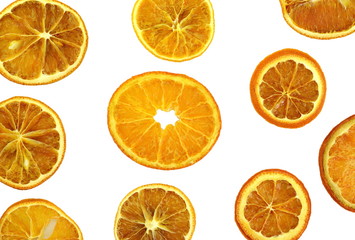 Obraz premium Dried orange slices from above on white background 