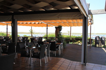 restauracja przy morzu