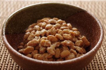 器に入った納豆