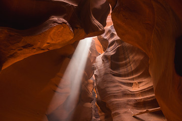 light beam in antelope slot canyon