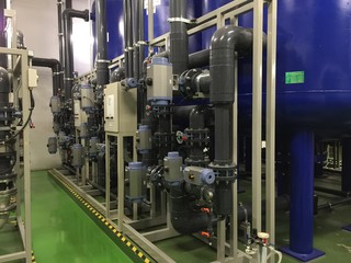 Water treatment plant reverse osmosis system for water drinking