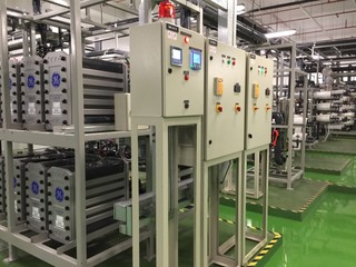 Water treatment plant reverse osmosis system for water drinking