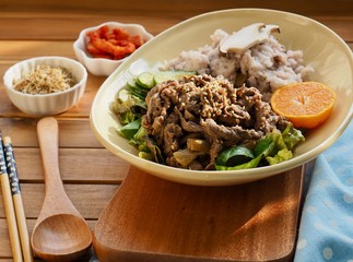 한국의 전통음식 소 불고기 덮밥