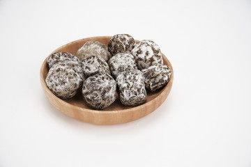 The delicious food that people in Asia and the East like to eat is called plum blossom