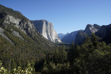 view of mountains in Yosemite 