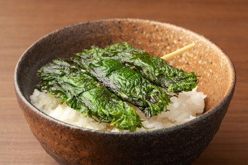 紫蘇巻きをのせたご飯