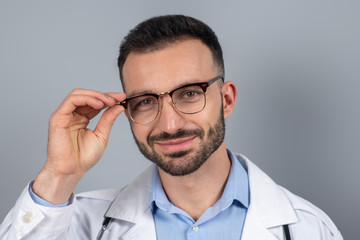 Close up picture of a doctor in eyeglasses