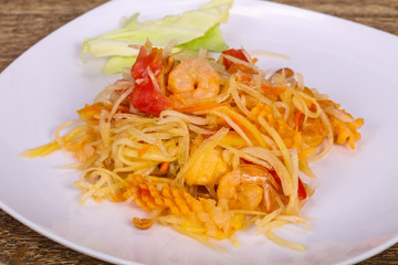 Thai salad with papaya and prawn