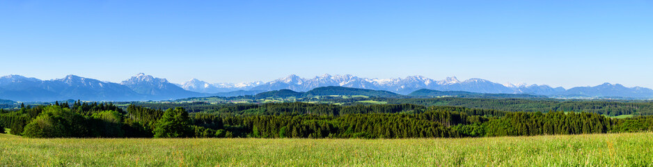Fototapeta premium Herrliche Natur am ostallgäuer Alpenrand im Frühling