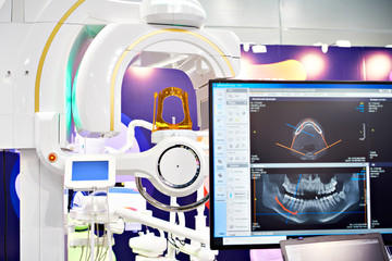 Dental digital tomograph