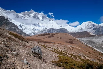 Crédence de cuisine en verre imprimé Lhotse Lhotse 8516m mountain South Face - is 4th highest peak in the world. South Face - one of the most dangerous climbing routes. Everest Base Camp route near Chukhung settlement , Nepal.