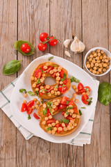Friselle with tomatoes and chickpeas.