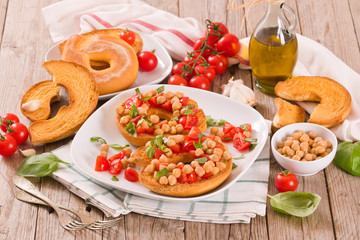 Friselle with tomatoes and chickpeas.