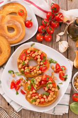 Friselle with tomatoes and chickpeas.
