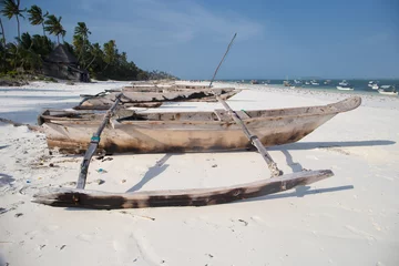 Papier Peint photo Plage de Nungwi, Tanzanie Catamarans en bois sur la plage de sable de Zanzibar