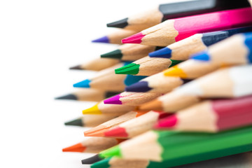 カラフルな色鉛筆