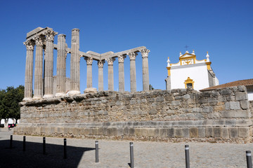 römische Tempelruine im Évora