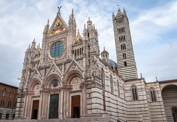 Fototapeta na wymiar Siena cathedral (Duomo di Siena) against a bright blue sky in Tuscany, Italy