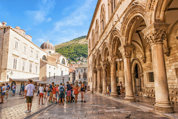 People at Rector Palace on Stradun Street in Dubrovnik - obrazy, fototapety, plakaty