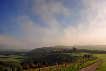 Naklejka premium Wayfarers Walk on Watership Down near Kingsclere North Wessex Downs Hampshire UK