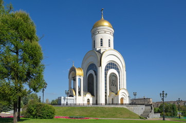 Fototapeta na wymiar Victory Park on Poklonnaya hill. Church of St. George the Great Martyr. Moscow, Russia