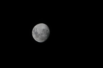 Luna llena en la ciudad