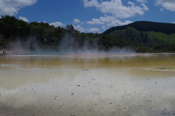 vulkanischer Thermallsee in Neuseeland © Doris