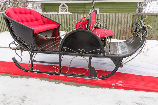 In the open air there are old exit sledges, a city festival of folk art, an exhibition-viewing