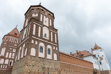 Fototapeta na wymiar Belarus. Mir castle. The walls and towers of the castle