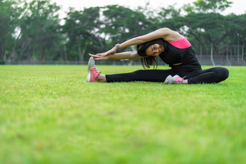 Women perform exercises by focusing on the torso and back muscles before exercising in the park.