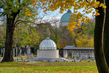 Obraz premium Buddhistischer Stupa auf dem Wiener Zentralfriedhof